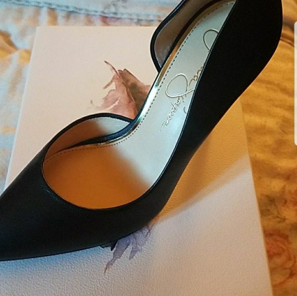 Size 7 black leather Jessica Simpson pumps